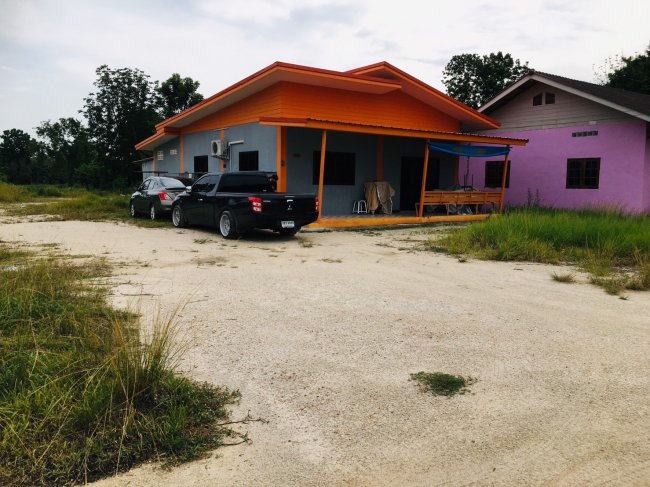 ขาย  ขายบ้านพร้อมที่ดิน-นามะตูม(พนัสนิคมชลบุรี)  